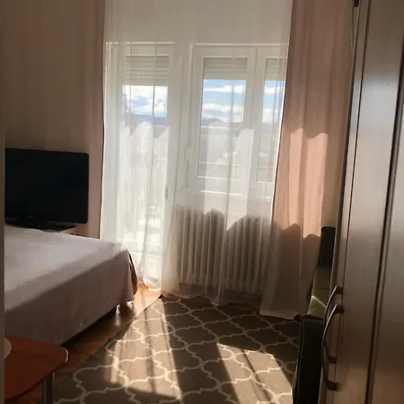 Penthouse Modena شقة